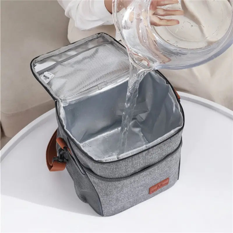 https://lunchbox-store.com/cdn/shop/files/lunch-bags-with-water-bottle-holder-361_1024x.webp?v=1692985401