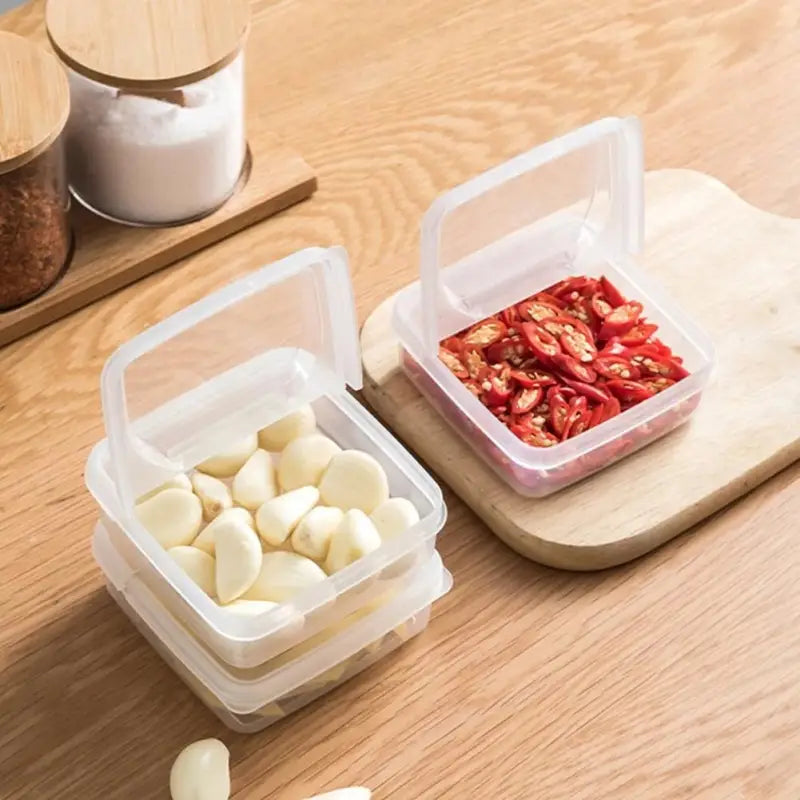 https://lunchbox-store.com/cdn/shop/files/mini-snack-containers-198_1024x.webp?v=1692979939